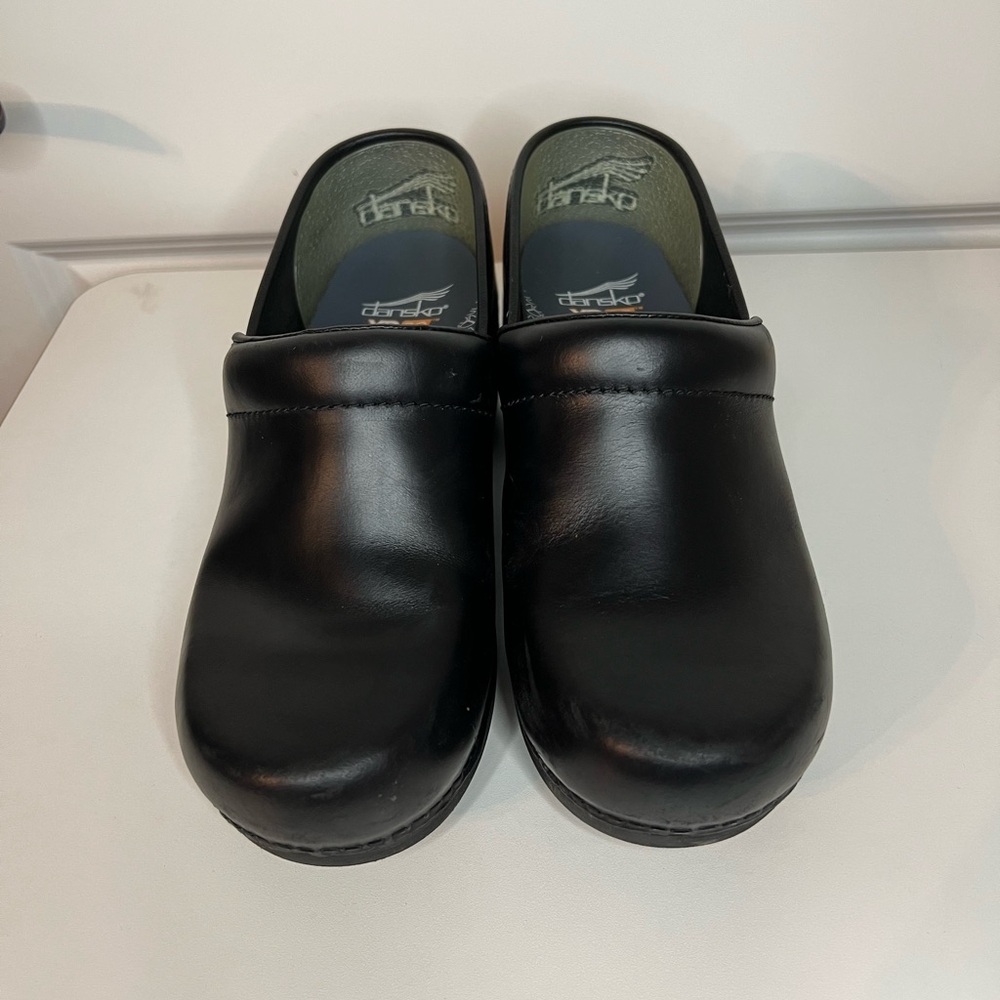 Dansko XP 2.0 Women’s Black Slip-On Clogs size 8 wide (EU 37)